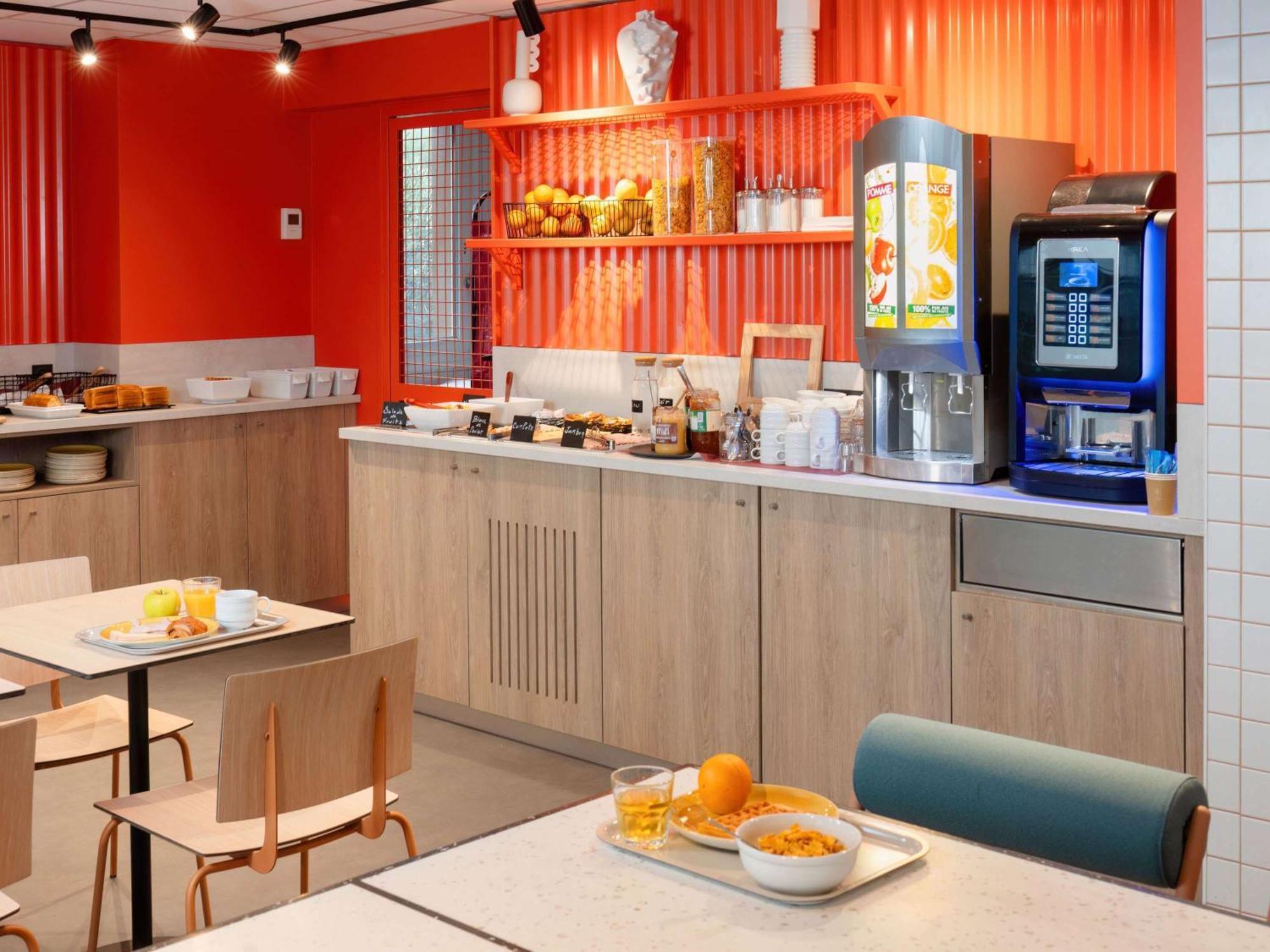 Ibis Budget Pertuis Portes Du Luberon Esterno foto