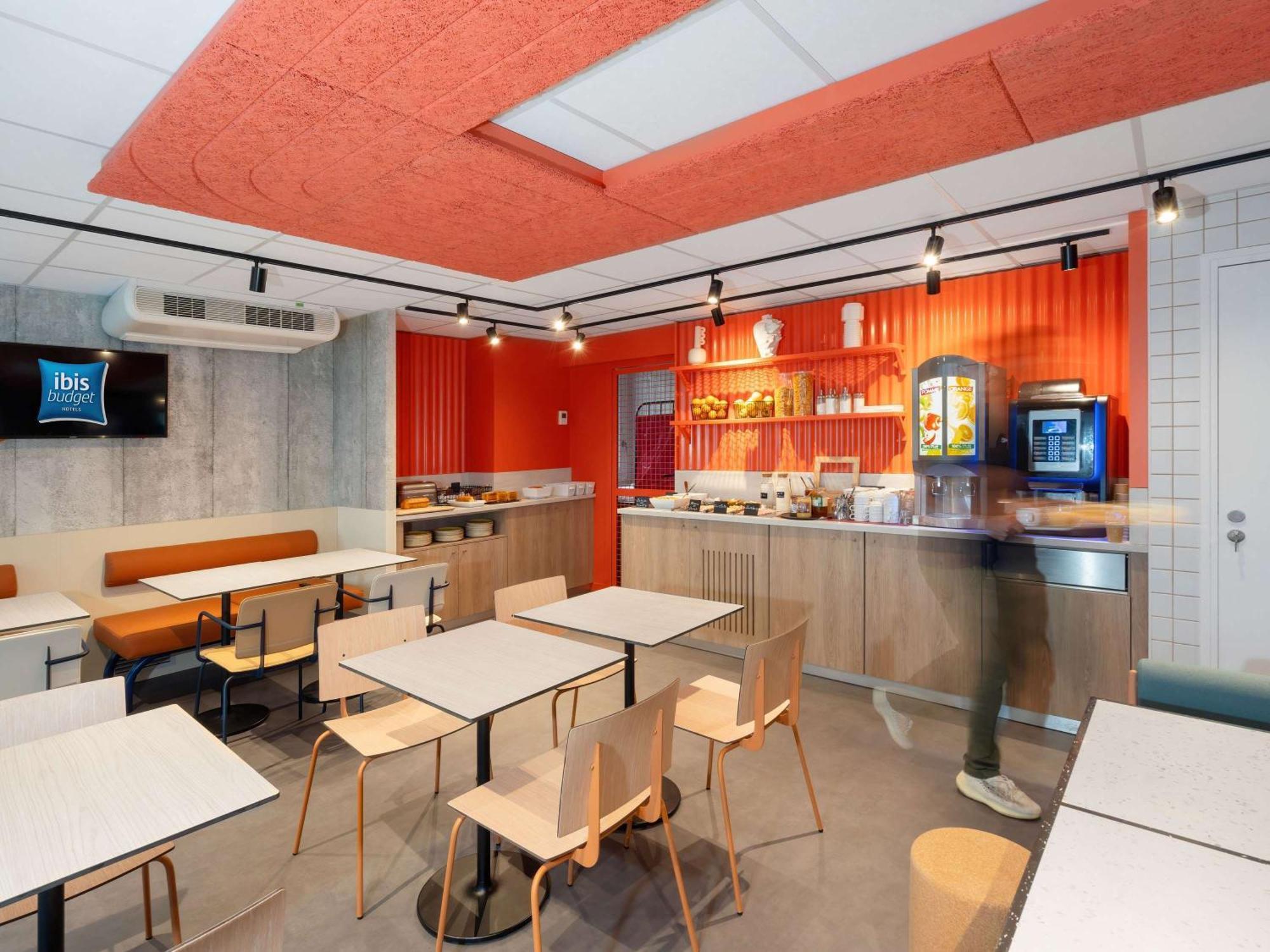 Ibis Budget Pertuis Portes Du Luberon Esterno foto