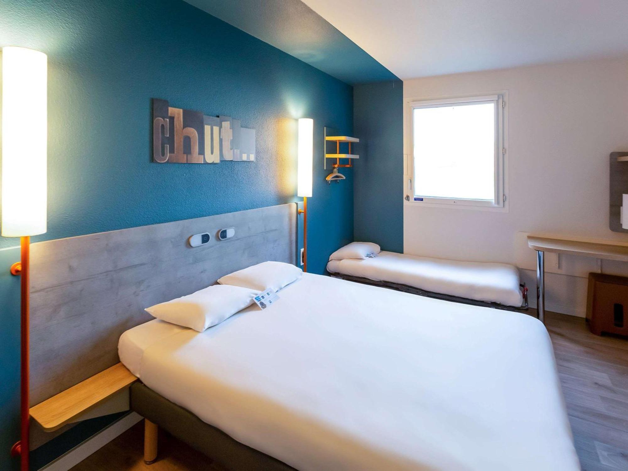 Ibis Budget Pertuis Portes Du Luberon Esterno foto