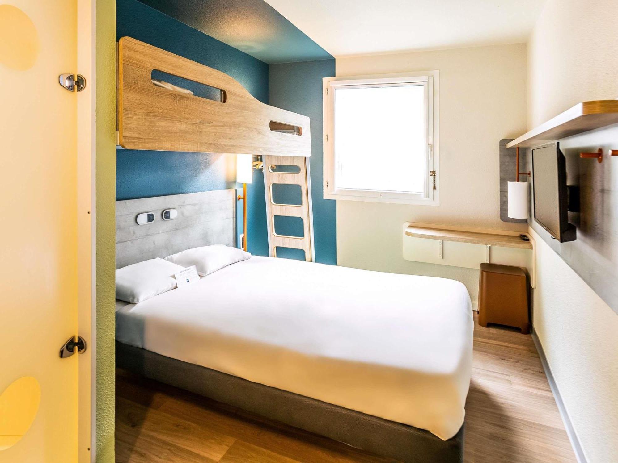 Ibis Budget Pertuis Portes Du Luberon Esterno foto
