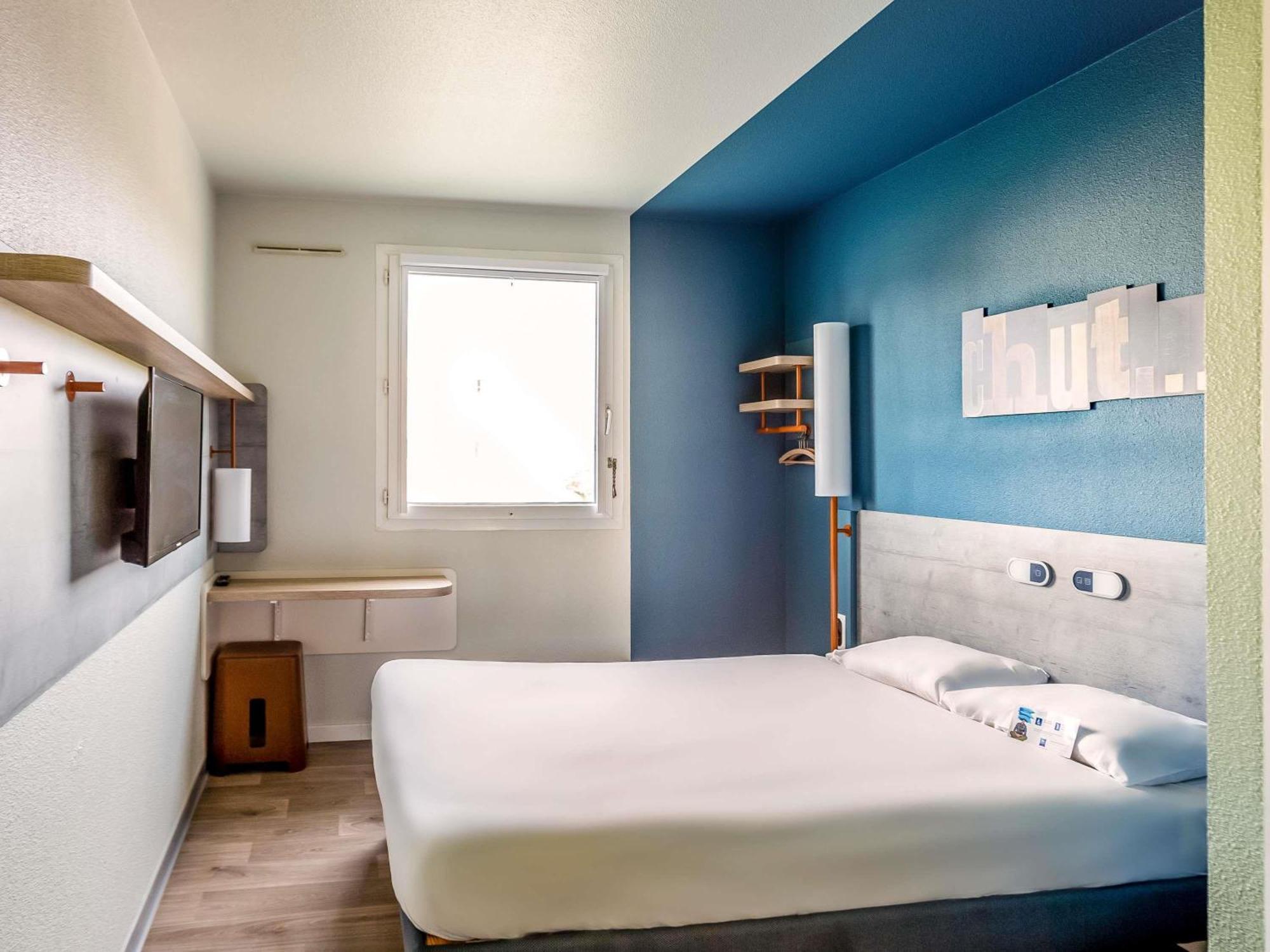 Ibis Budget Pertuis Portes Du Luberon Esterno foto