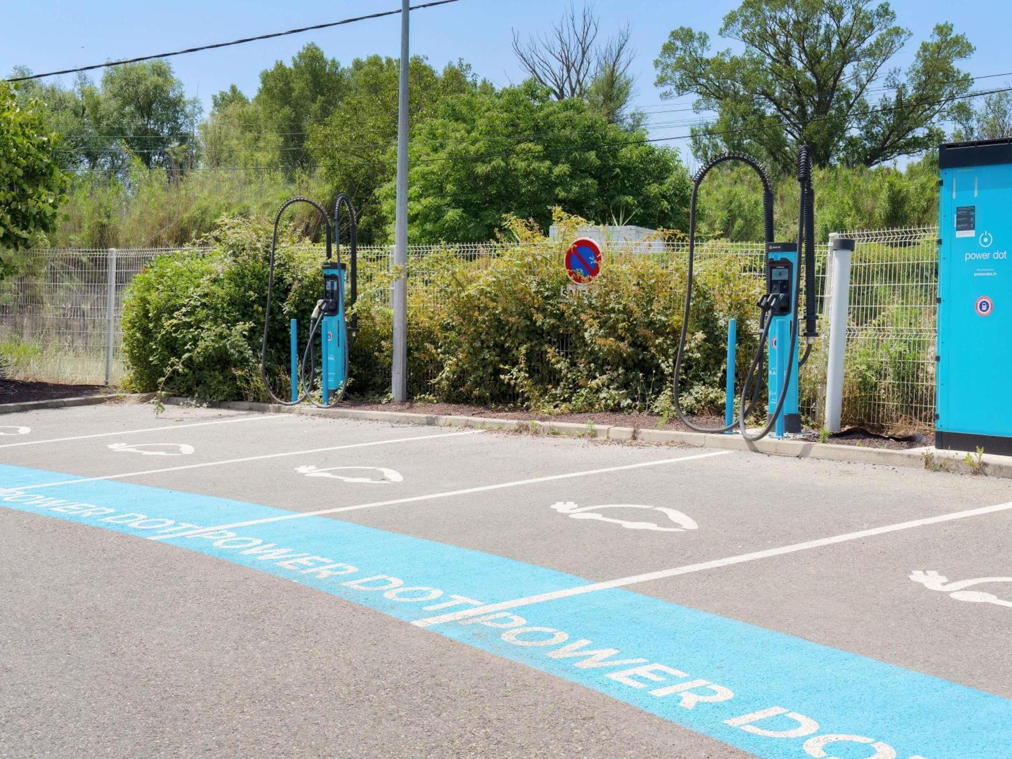Ibis Budget Pertuis Portes Du Luberon Esterno foto