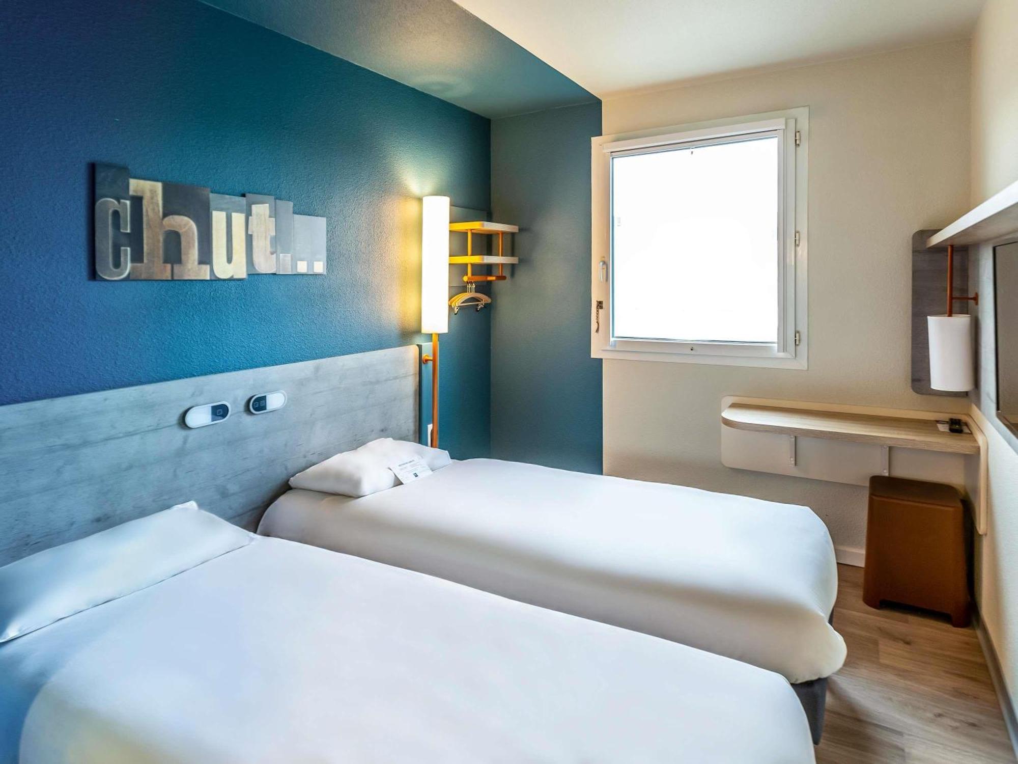 Ibis Budget Pertuis Portes Du Luberon Esterno foto