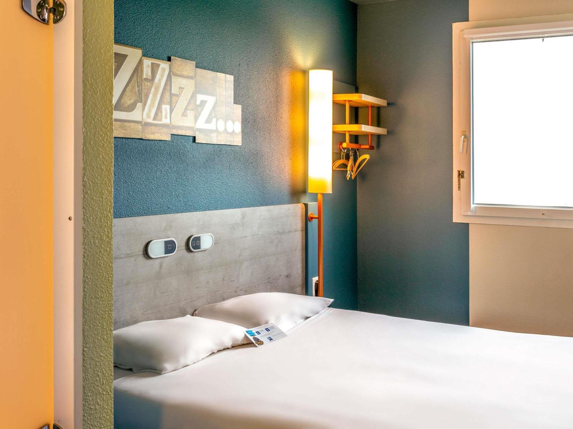 Ibis Budget Pertuis Portes Du Luberon Esterno foto