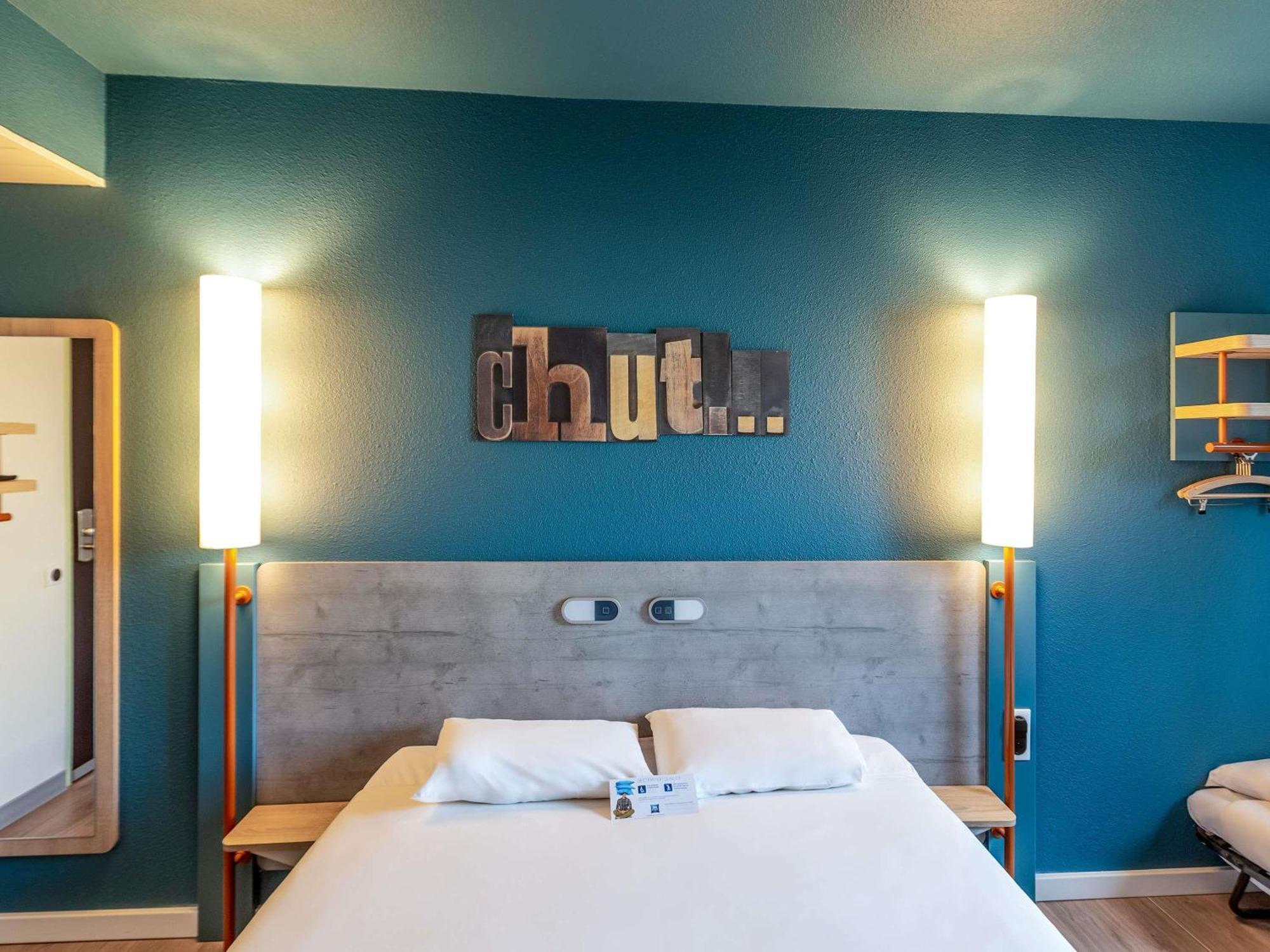 Ibis Budget Pertuis Portes Du Luberon Esterno foto