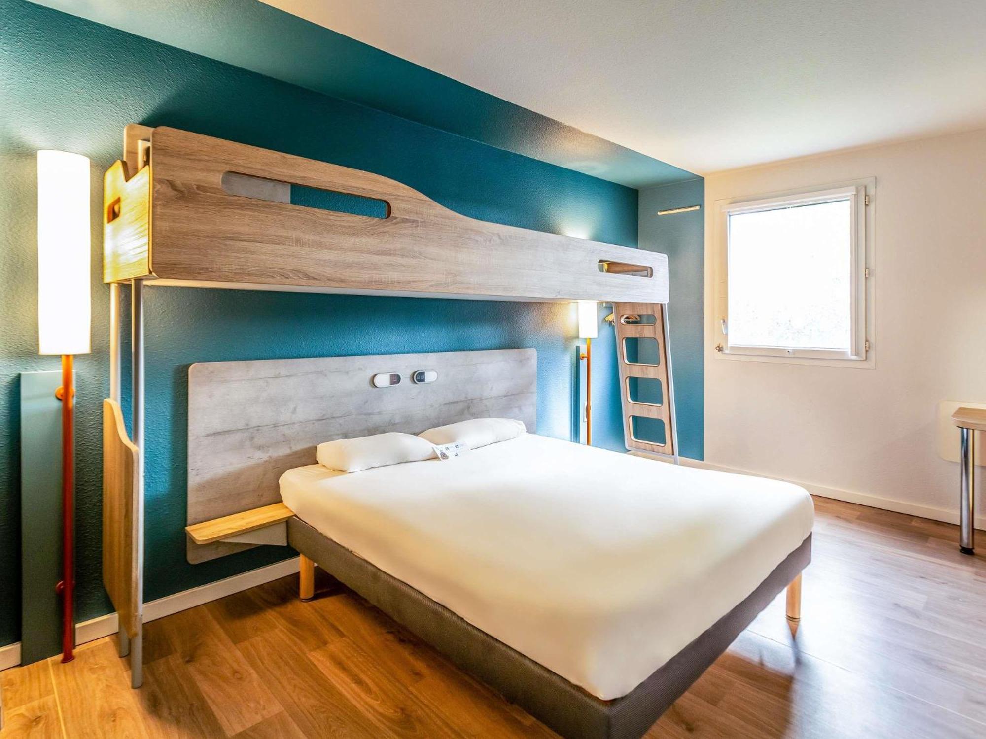 Ibis Budget Pertuis Portes Du Luberon Esterno foto