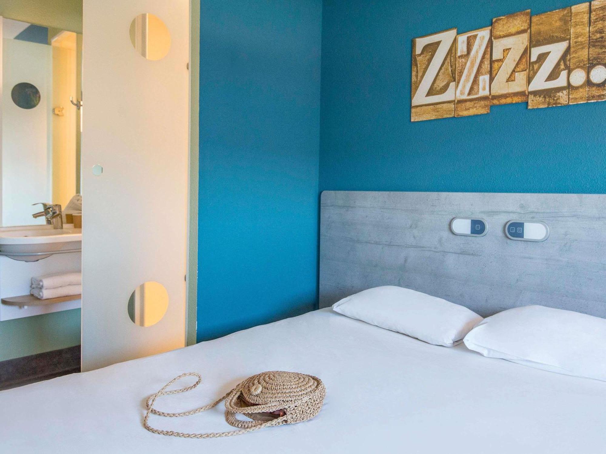 Ibis Budget Pertuis Portes Du Luberon Esterno foto