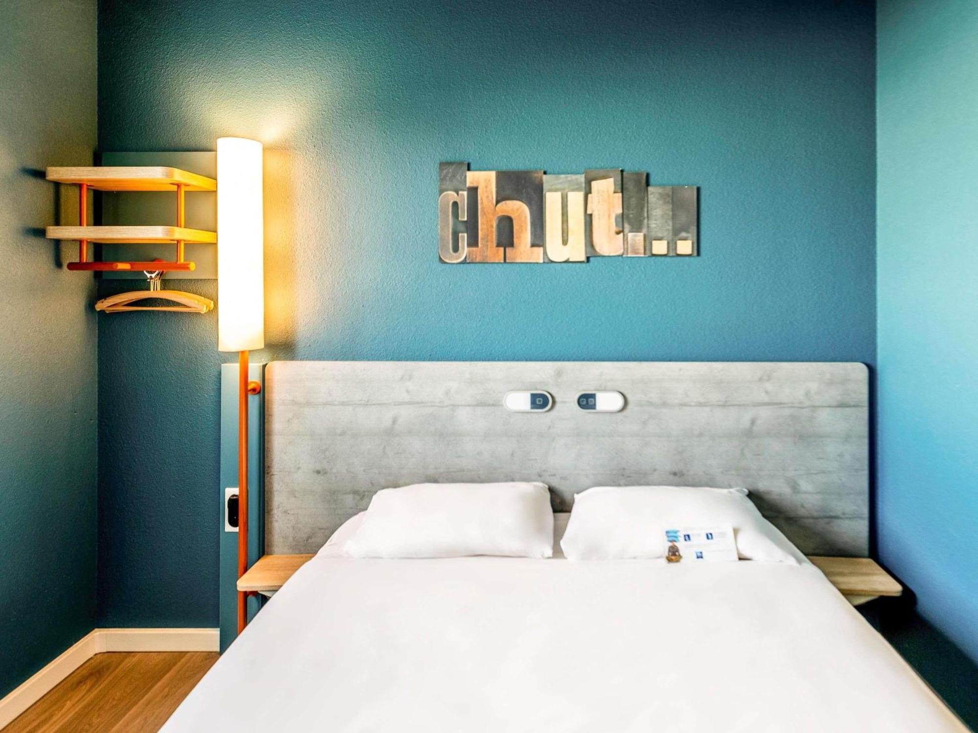 Ibis Budget Pertuis Portes Du Luberon Esterno foto
